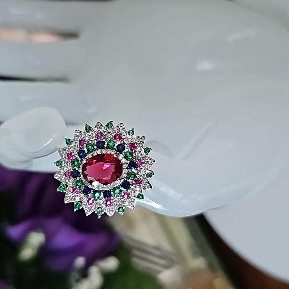 (NWT) Luxury Red Flower Ring